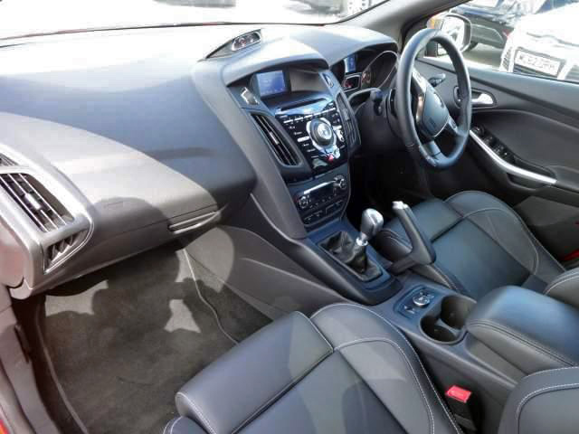 Focus ST3 interior front