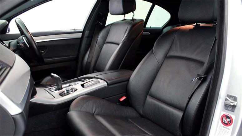 BMW 520i Front seats