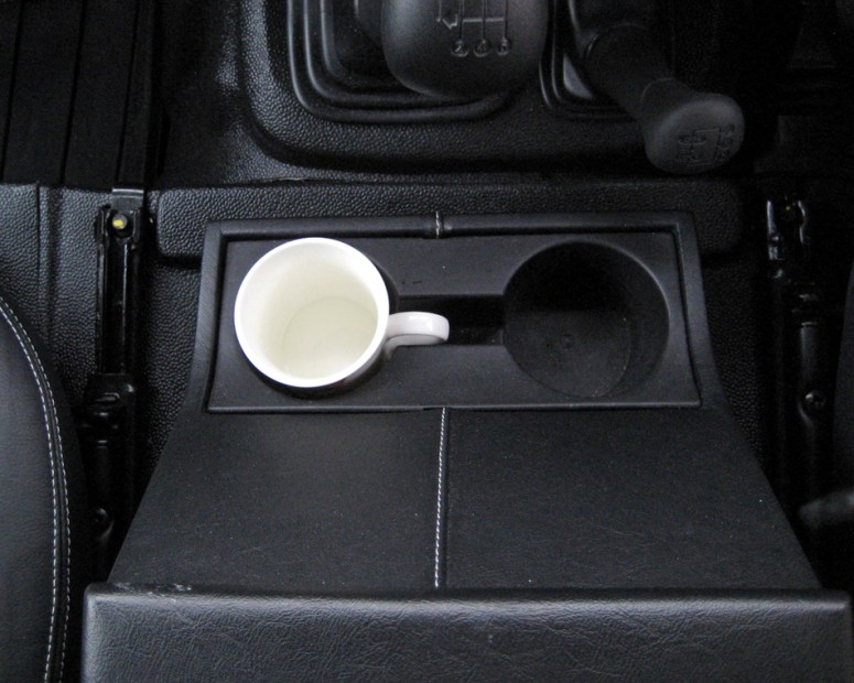 LR Defender Cupholder