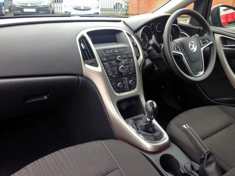 Vauxhall Astra interior front