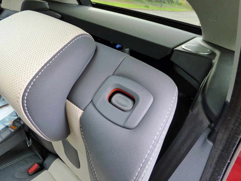 Range Rover Evoque folding rear seat