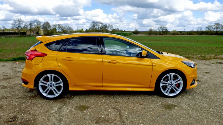 Focus ST facelift, Style pack, side view Tangerine Scream