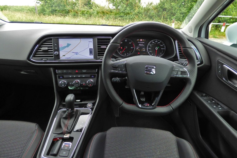 SEAT Leon FR Technology TDI driving position