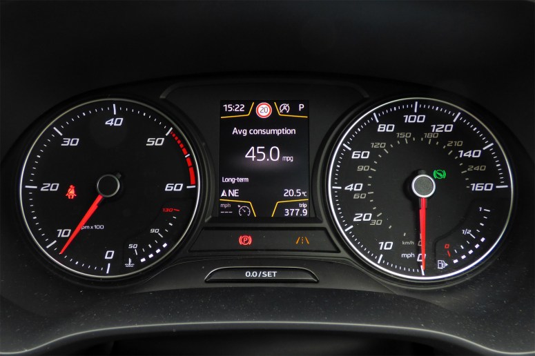 SEAT Leon TDI dials