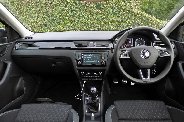 Skoda Rapid Spaceback SE Sport 1.0 dash