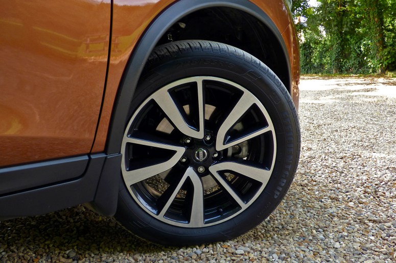 Nissan X-Trail Tekna wheel